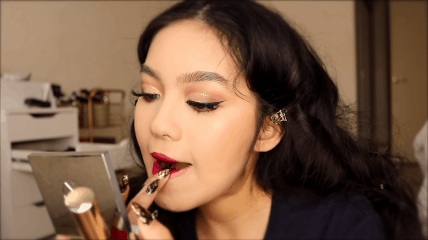 Hà Tăng make up đơn giản mà vẫn đẹp đến lịm tim, tất cả nhờ đôi môi đỏ mọng gợi cảm, chị em muốn học theo cũng không hề khó - Ảnh 5. Hà Tăng make up đơn giản mà vẫn đẹp đến lịm tim, tất cả nhờ đôi môi đỏ mọng gợi cảm, chị em muốn học theo cũng không hề khó - Ảnh 5.