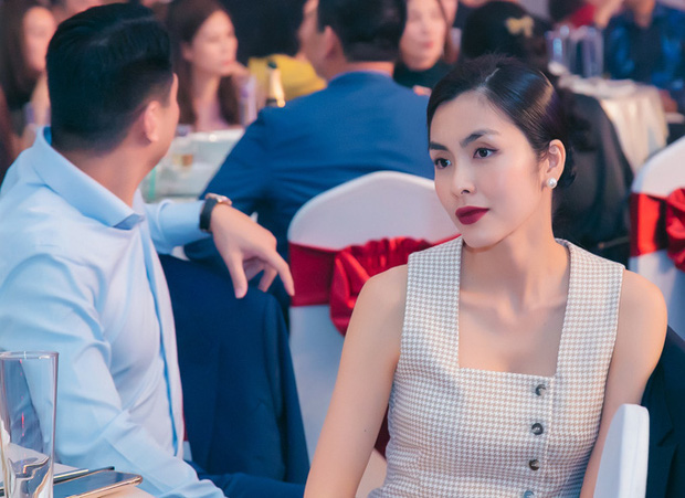 Hà Tăng make up đơn giản mà vẫn đẹp đến lịm tim, tất cả nhờ đôi môi đỏ mọng gợi cảm, chị em muốn học theo cũng không hề khó - Ảnh 2. Hà Tăng make up đơn giản mà vẫn đẹp đến lịm tim, tất cả nhờ đôi môi đỏ mọng gợi cảm, chị em muốn học theo cũng không hề khó - Ảnh 2.