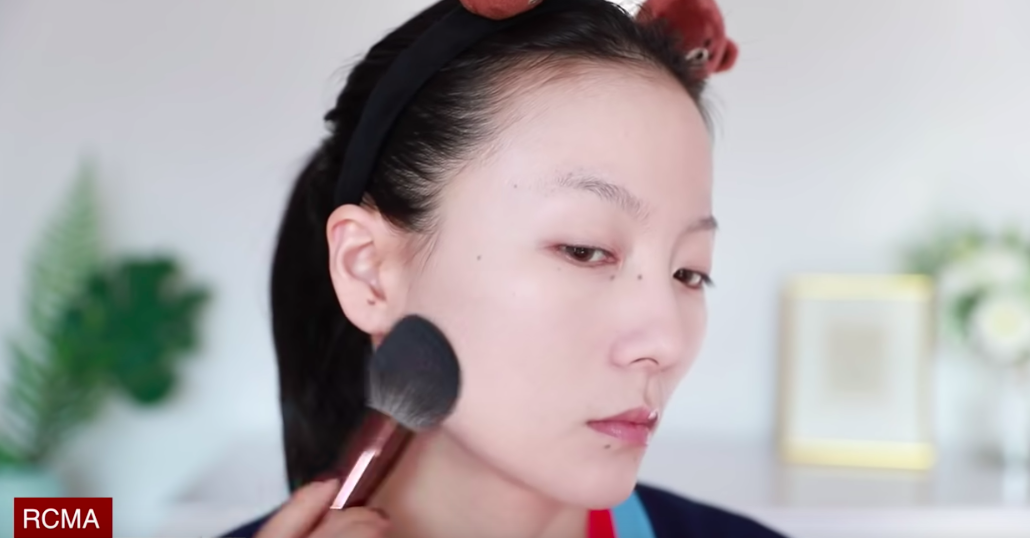 Kĩ nghệ make up giấu mắt quầng thâm, da chi chít mụn để mấy ngày Tết da dẻ trắng mịn,  - Ảnh 9.