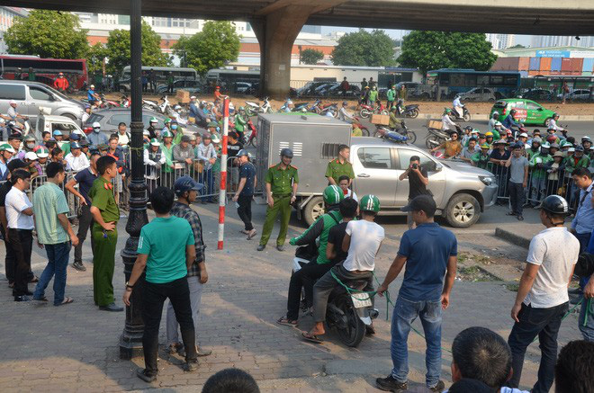 Hai kẻ sát hại tài xế Grabbike bị đề nghị truy tố đến khung tử hình - Ảnh 2. Hai kẻ sát hại tài xế Grabbike bị đề nghị truy tố đến khung tử hình - Ảnh 2.