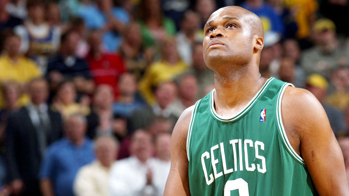 "Đốt" 2500 tỷ rồi thành kẻ trắng tay, siêu sao bóng rổ NBA muốn gửi tới người trẻ 3 bài học xương máu về tiền bạc - Ảnh 1. Antoine Walker trong màu áo đội tuyển Boston Celtics