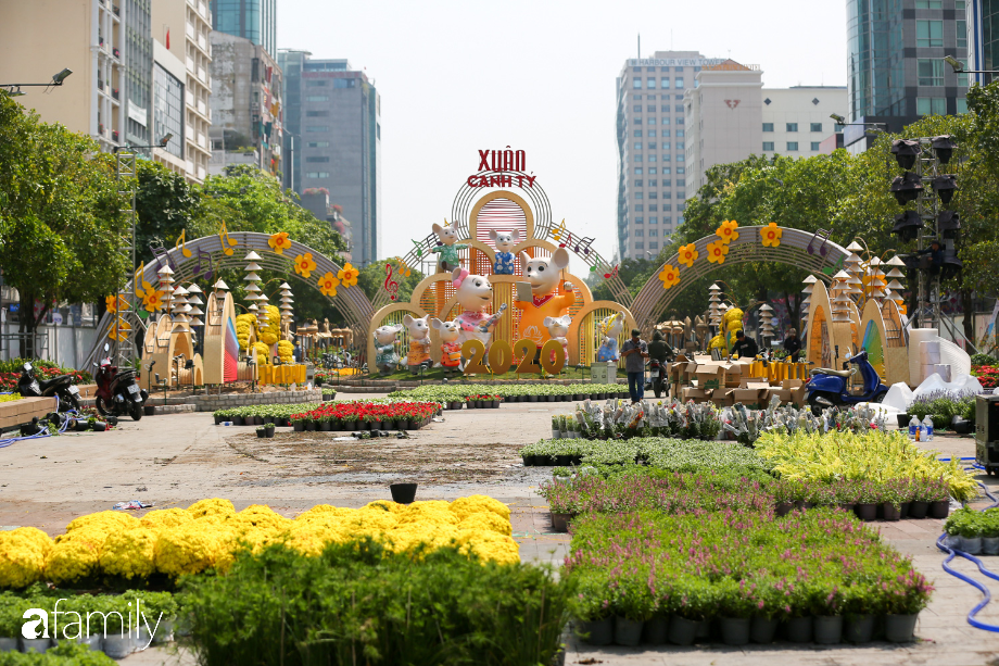 Chưa khai trương, đường hoa Nguyễn Huệ đã gây tò mò bởi thiết kế dài siêu "khủng" với một loạt bầy chuột kiểng ngộ nghĩnh - Ảnh 1. Chưa khai trương, đường hoa Nguyễn Huệ đã gây tò mò bởi thiết kế dài siêu "khủng" với một loạt bầy chuột kiểng ngộ nghĩnh - Ảnh 1.