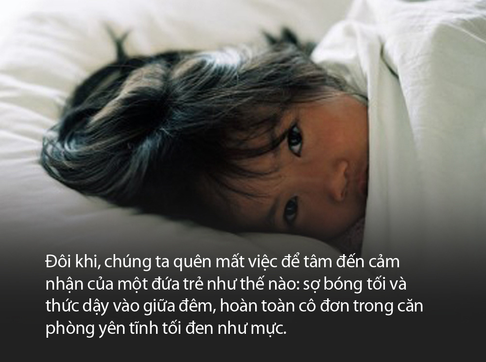 Hỏi con vì sao muốn ngủ chung với bố mẹ và câu trả lời của con khiến trái tim bà mẹ tan nát - Ảnh 1.