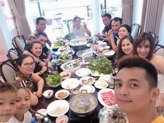 Hằng Túi tất bật dọn nhà cuối năm, hội chị em choáng váng vì hóa ra hot mom 8X vẫn còn căn biệt thự mới tinh khác - Ảnh 14. Hằng Túi tất bật dọn nhà cuối năm, hội chị em choáng váng vì hóa ra hot mom 8X vẫn còn căn biệt thự mới tinh khác - Ảnh 14.