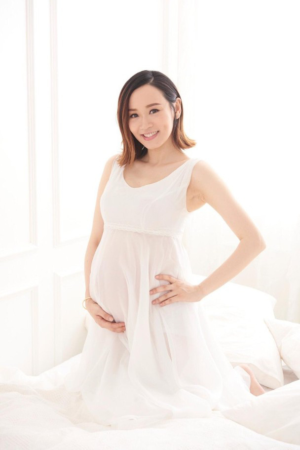  &quot;Hoa hậu&quot; Dương Tư Kỳ khoe hình mang thai ở tuổi 42 - Ảnh 4.