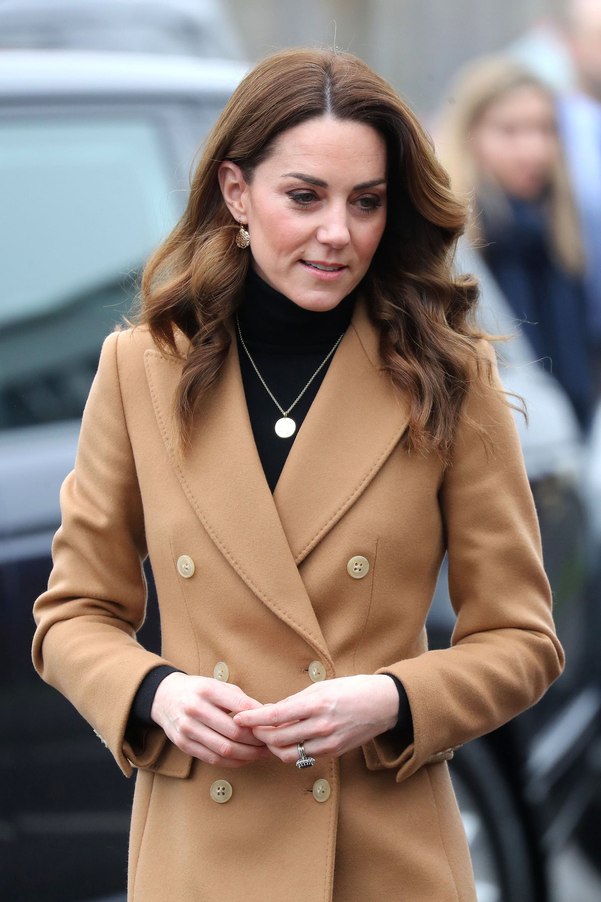 Chẳng ngờ phía sau set đồ tưởng chừng giản dị của Công nương Kate Middleton lại &quot;chất chơi&quot; nhường vậy - Ảnh 1.