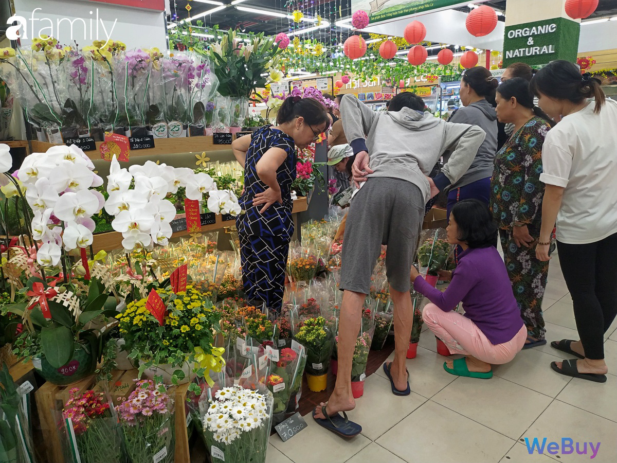 Sát Tết, siêu thị Sài Gòn đã bớt cảnh chen chúc, hàng hóa đồng loạt sale up to 50% - Ảnh 9. Sát Tết, siêu thị Sài Gòn đã bớt cảnh chen chúc, hàng hóa đồng loạt sale up to 50% - Ảnh 9.
