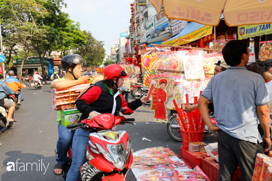 "Bán đại đặng về ăn Tết" kiểu tiểu thương Sài Gòn - Không nói thách, không nhiều lời, được giá hốt luôn anh đẹp trai, chị đẹp gái ơi! - Ảnh 5. "Bán đại đặng về ăn Tết" kiểu tiểu thương Sài Gòn - Không nói thách, không nhiều lời, được giá hốt luôn anh đẹp trai, chị đẹp gái ơi! - Ảnh 5.