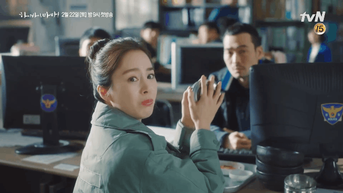 Kim Tae Hee trong phim mới: 40 tuổi mà như “lão hóa ngược” về những năm đôi mươi nhờ kết thân với kiểu tóc búi củ tỏi - Ảnh 3.