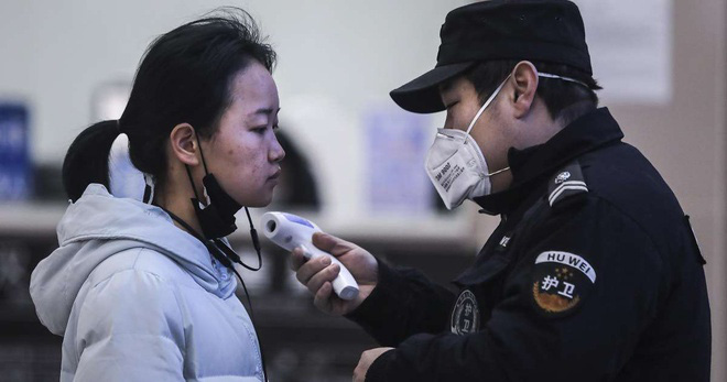 Người dân Vũ Hán lo sợ khi bệnh viện quá tải: “Virus truyền nhiễm có thể đang ở ngay bên cạnh mà bạn không biết” - Ảnh 3. Người dân Vũ Hán lo sợ khi bệnh viện quá tải: “Virus truyền nhiễm có thể đang ở ngay bên cạnh mà bạn không biết” - Ảnh 3.