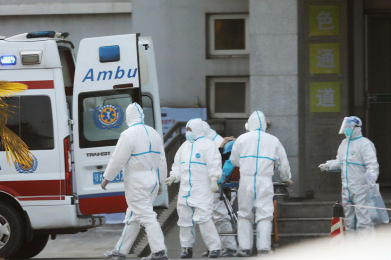 Người dân Vũ Hán lo sợ khi bệnh viện quá tải: “Virus truyền nhiễm có thể đang ở ngay bên cạnh mà bạn không biết” - Ảnh 4. Người dân Vũ Hán lo sợ khi bệnh viện quá tải: “Virus truyền nhiễm có thể đang ở ngay bên cạnh mà bạn không biết” - Ảnh 4.