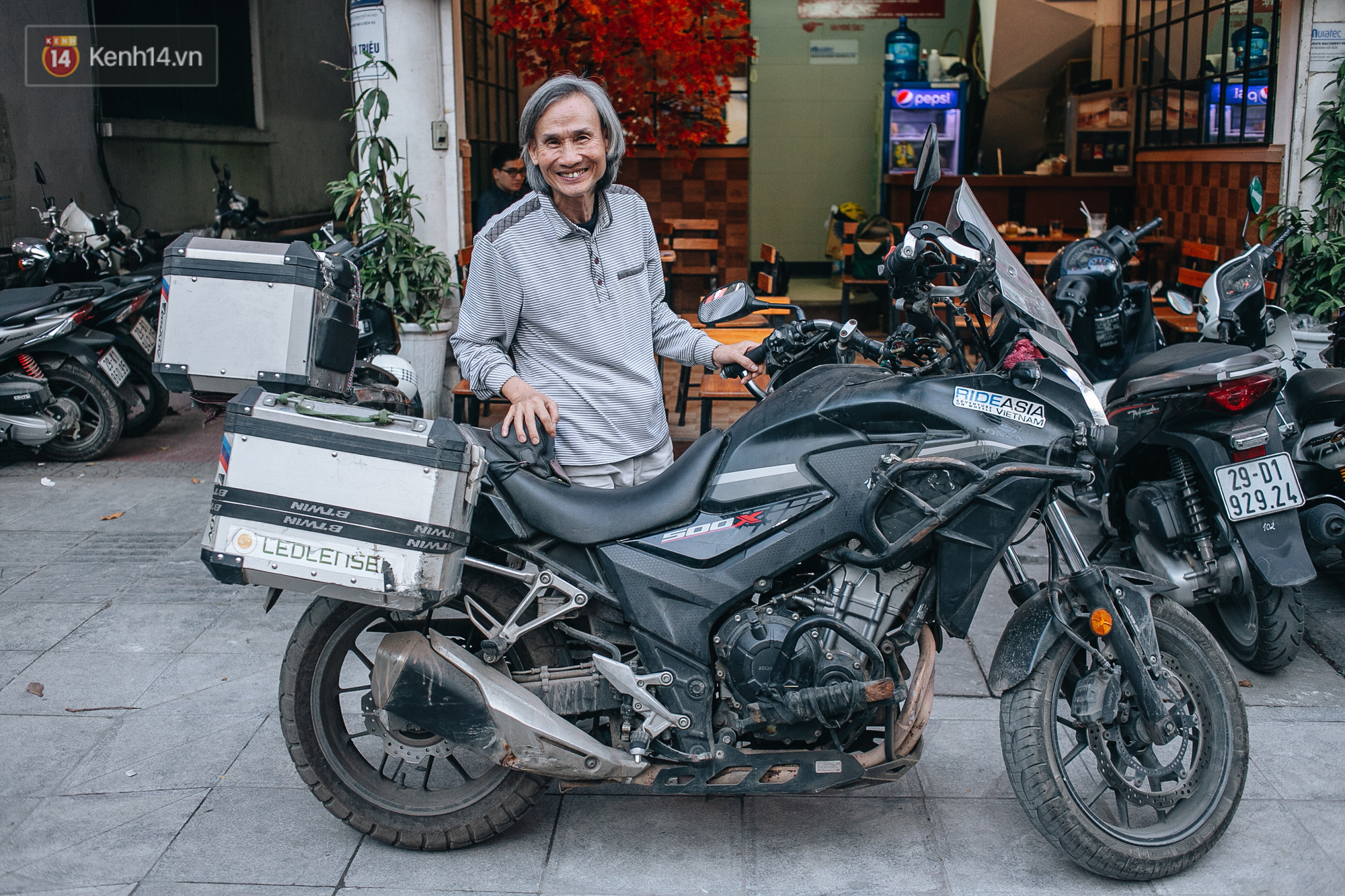Đầu xuân, gặp cụ ông 66 tuổi đi xe máy qua 39 quốc gia, 40 vùng lãnh thổ: 'Vì tôi mơ mộng về cái thời trai trẻ mà tất cả chúng ta ai cũng từng có' - Ảnh 1.