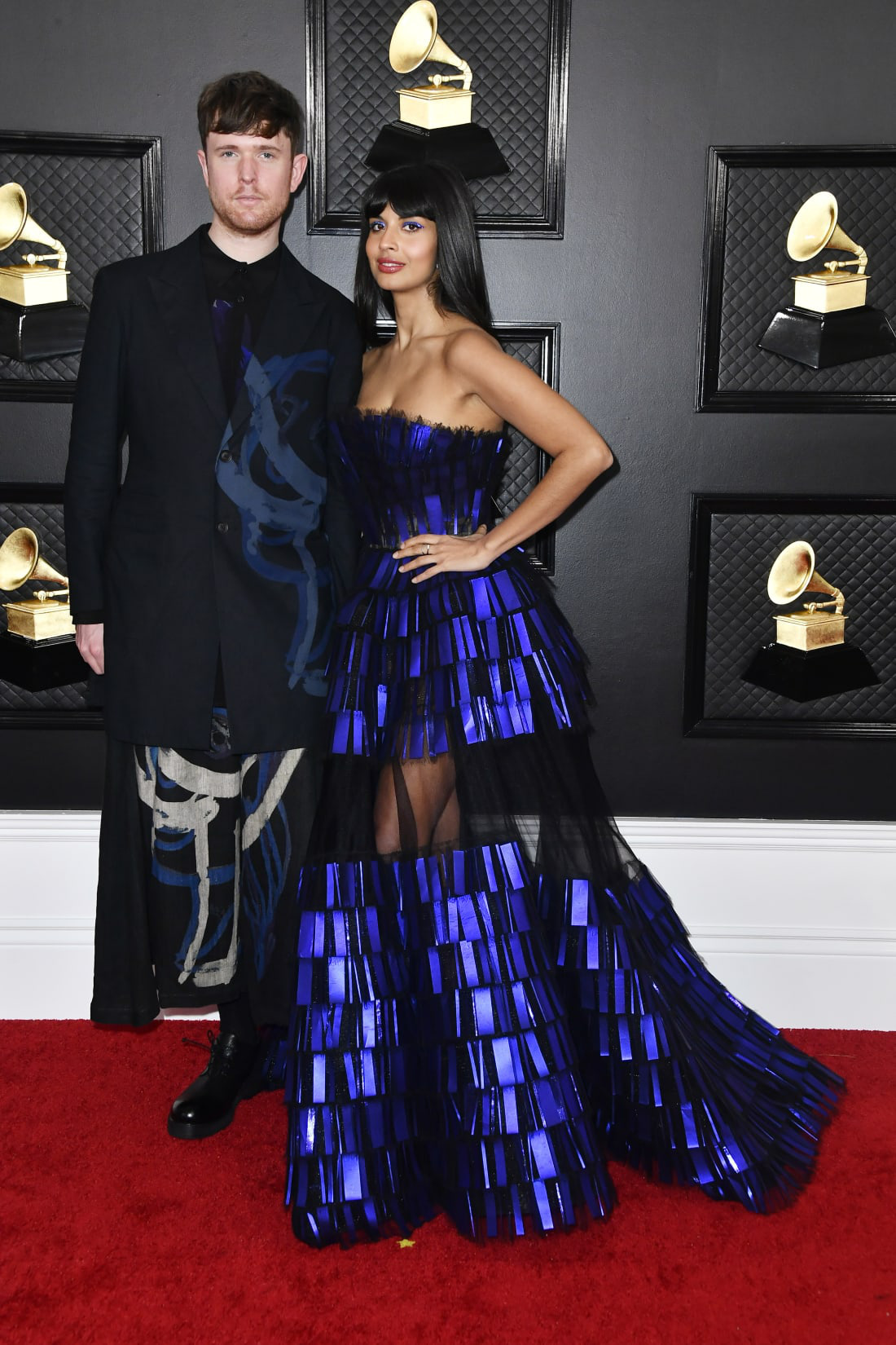 Những bộ cánh đỉnh nhất Grammy 2020 gọi tên váy công chúa của Ariana Grande lẫn set cô đào năm 90 của Dua Lipa - Ảnh 7.