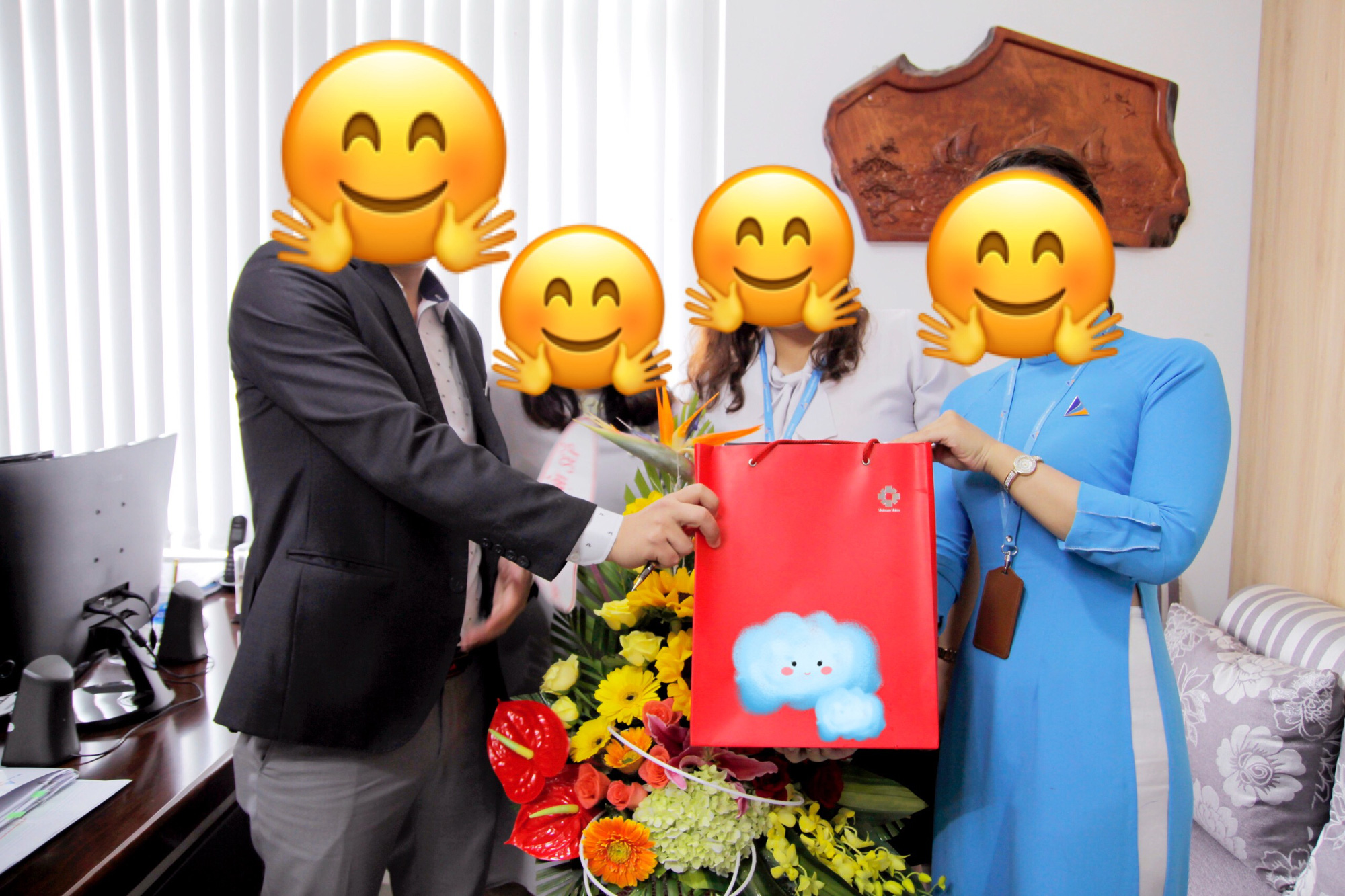 L&agrave;m thế n&agrave;o để tặng qu&agrave; Tết cho sếp m&agrave; kh&ocirc;ng bị người đời d&egrave; bỉu, cấp tr&ecirc;n vẫn vui vẻ đ&oacute;n nhận tấm ch&acirc;n t&igrave;nh?  - Ảnh 3.