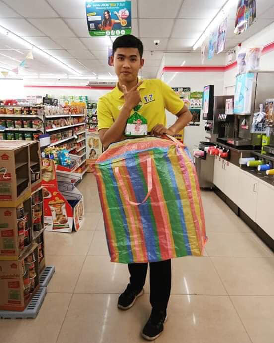 Ảnh hài hước của những cái đầu tận tâm bảo vệ môi trường, quyết không dùng túi nilon khiến ai nấy cười bò - Ảnh 10. Ảnh hài hước của những cái đầu tận tâm bảo vệ môi trường, quyết không dùng túi nilon khiến ai nấy cười bò - Ảnh 10.