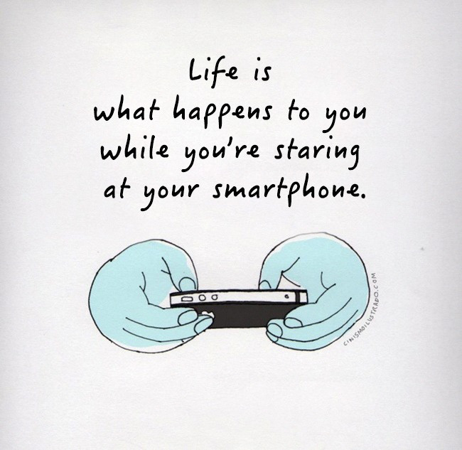 Cuộc sống là những gì diễn ra xung quanh trong khi bạn đang mải chúi đầu vào điện thoại