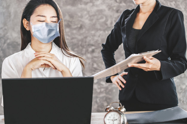 Đi họp với đối tác người Trung Quốc giữa bão dịch corona, "sếp bà" không cho nhân viên đeo khẩu trang với lý do gây sốc - Ảnh 1. Đi họp với đối tác người Trung Quốc giữa bão dịch corona, "sếp bà" không cho nhân viên đeo khẩu trang với lý do gây sốc - Ảnh 1.
