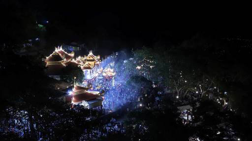 Khai hội xuân Núi Bà Đen - hàng trăm ngàn lượt khách đổ về Tây Ninh - Ảnh 2.