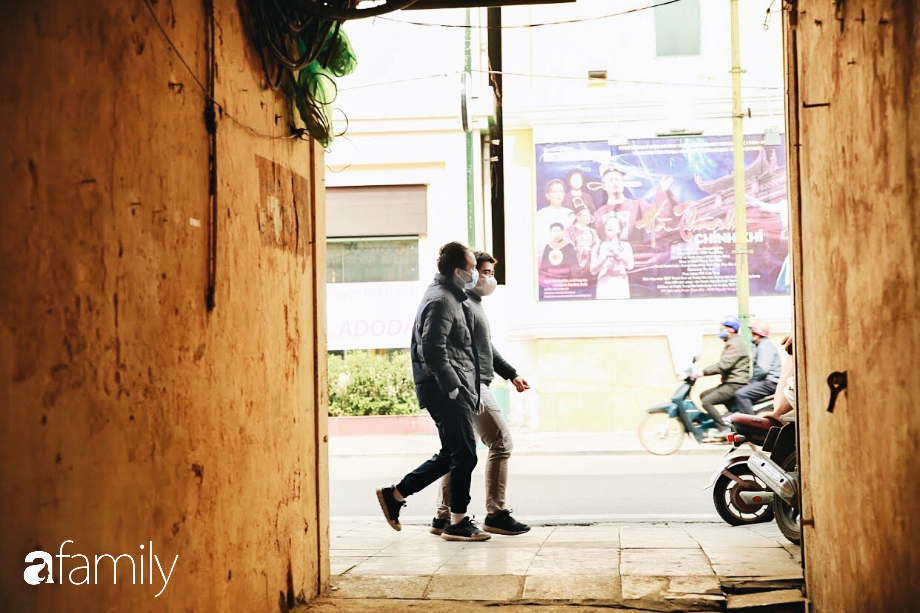 Chùm ảnh: Mộng mị ngỡ đâu còn ăn Tết dài, đột nhiên Corona ập đến, cuộc sống người Hà Nội 