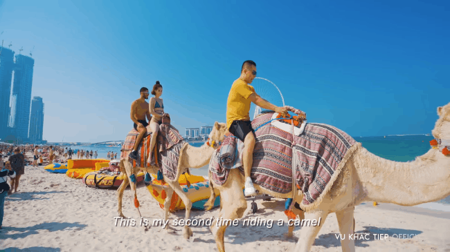 Giữa lùm xùm bị đòi nợ "sấp mặt", Vũ Khắc Tiệp tung vlog du lịch Dubai siêu sang, lộ cảnh Ngọc Trinh mặc bikini mỏng manh tung tăng "hú hồn" giữa bãi biển - Ảnh 6. Giữa lùm xùm bị đòi nợ "sấp mặt", Vũ Khắc Tiệp tung vlog du lịch Dubai siêu sang, lộ cảnh Ngọc Trinh mặc bikini mỏng manh tung tăng "hú hồn" giữa bãi biển - Ảnh 6.