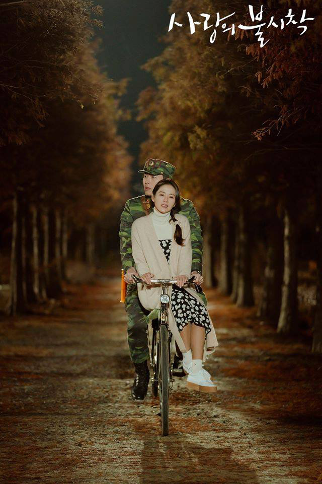 Hậu trường &quot;Crash Landing On You&quot;: Hyun Bin khổ sở tập đi xe đạp hàng trăm lần để đóng cảnh lãng mạn với Son Ye Jin - Ảnh 11.