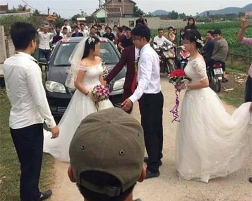 Hành động của hai cô dâu khi tình cờ gặp nhau trên đường khiến nhiều người vô cùng bất ngờ - Ảnh 2. Hành động của hai cô dâu khi tình cờ gặp nhau trên đường khiến nhiều người vô cùng bất ngờ - Ảnh 2.