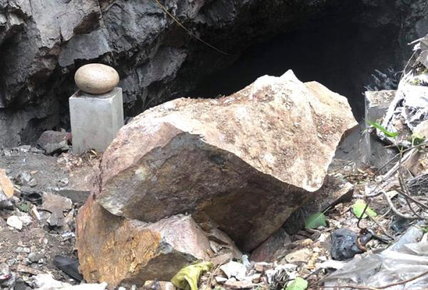 Lở núi, hai mẹ con ở Nha Trang bị tảng đá đè đứt lìa chân, tay - Ảnh 2.
