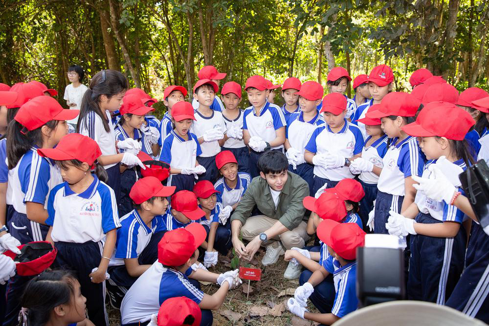Jun Phạm, Chan La Cà, Quang Bảo và Hana Giang Anh cùng chung tay cho "QUỸ OMO VƯỜN ƯƠM LỘC QUÝ" đầu tiên tại Việt Nam - Ảnh 4. Jun Phạm, Chan La Cà, Quang Bảo và Hana Giang Anh cùng chung tay cho "QUỸ OMO VƯỜN ƯƠM LỘC QUÝ" đầu tiên tại Việt Nam - Ảnh 4.