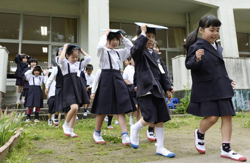 8 môn học siêu kỳ quặc ở các trường học trên thế giới, Nhật có môn: “Ngưỡng mộ thiên nhiên”, nghe thì lạ nhưng học thích mê - Ảnh 7.