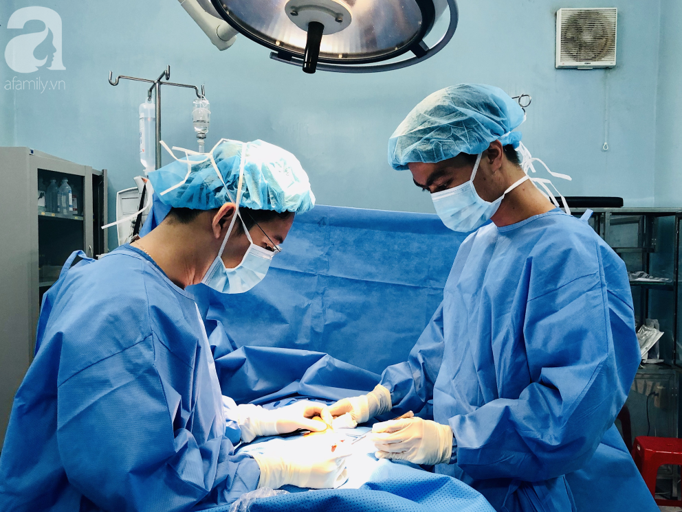 Bé trai 14 tuổi suýt mất tinh hoàn khi đang ngủ vì căn bệnh nguy hiểm với thanh thiếu niên và trẻ sơ sinh - Ảnh 1. Bé tri 14 tuổi suýt mất tinh hoàn khi đng ngủ vì căn bệnh nguy hiểm với thnh thiếu niên và trẻ sơ sinh - Ảnh 1.