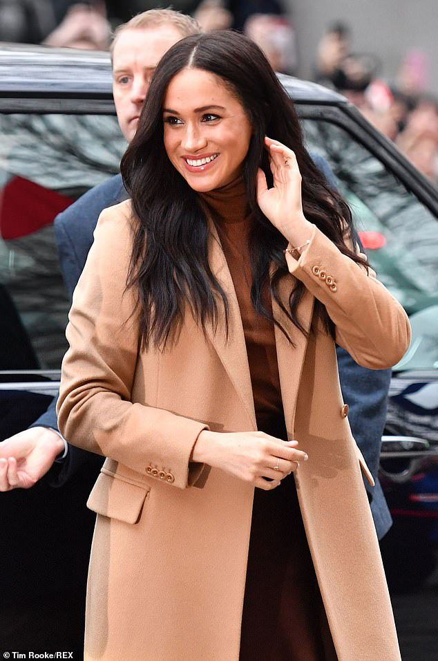 Khổ như Meghan Markle: Vừa tái xuất chưa kịp ấm chỗ đã phải "khóc thét" khi bị dân mạng chế ảnh, soi một loạt điểm xấu thậm tệ - Ảnh 2. Khổ như Meghan Markle: Vừa tái xuất chưa kịp ấm chỗ đã phải "khóc thét" khi bị dân mạng chế ảnh, soi một loạt điểm xấu thậm tệ - Ảnh 2.