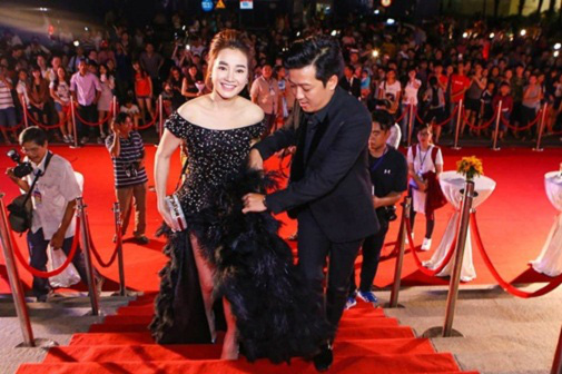 Đọ độ chiều vợ của các ông chồng showbiz: Người chi tiền tỷ làm rạp chiếu phim trong nhà, người thay đổi cả &quot;vận mệnh&quot; của vợ - Ảnh 3.