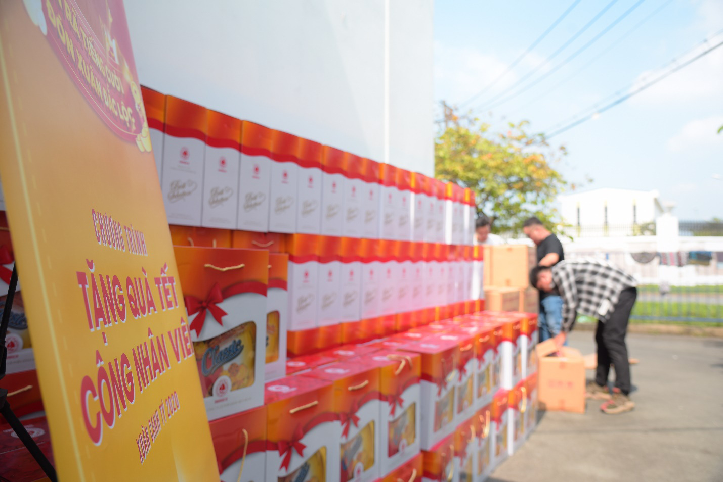 Công ty bánh kẹo Hải Hà tổ chức tặng quà tết cho người lao động - Ảnh 1.