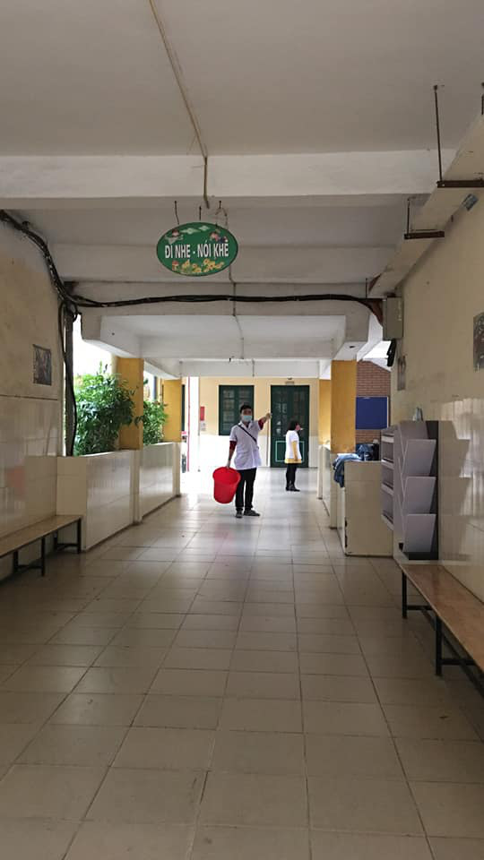 Hà Nội: Vệ sinh khử khuẩn phòng chống dịch bệnh viêm phổi cấp tại trường học - Ảnh 9.