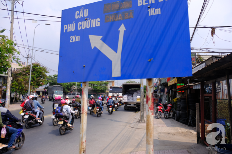 Nghỉ Tết trễ, hàng trăm người miền Tây đội nắng lên Sài Gòn, Bình Dương mưu sinh, trẻ con mệt nhoài trên xe bố mẹ - Ảnh 1.