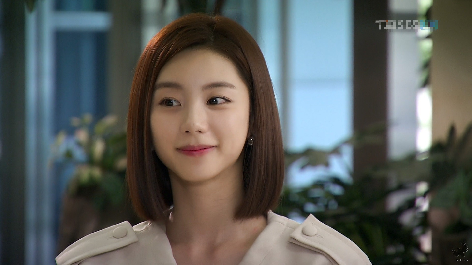 Ch&ecirc; đồng nghiệp trẻ tầm thường "c&ograve;n non v&agrave; xanh", n&agrave;ng c&ocirc;ng sở bị chị kế to&aacute;n n&oacute;i một c&acirc;u khiến ả lặng người - Ảnh 2.