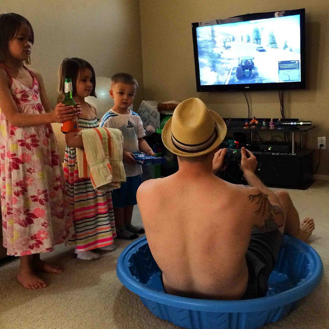 Ch&ugrave;m ảnh si&ecirc;u h&agrave;i hước: Khi bố được ph&acirc;n c&ocirc;ng tr&ocirc;ng nom v&agrave; chơi c&ugrave;ng con - Ảnh 5.