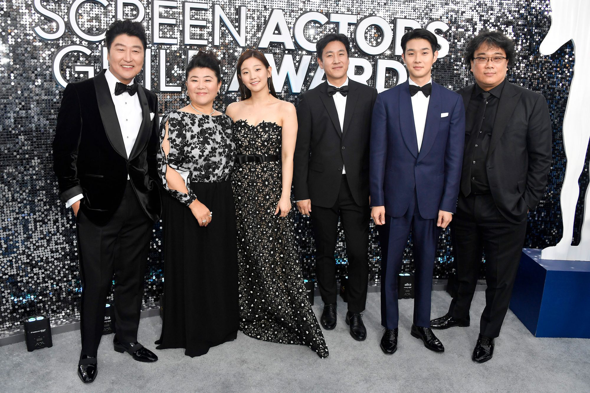 Thiên tài lừa đảo của Ký Sinh Trùng lột xác khỏi style bà thím, chiếm spotlight tại Oscar 2020 với bộ đầm chói chang rất ít sao Hàn dám diện - Ảnh 8.