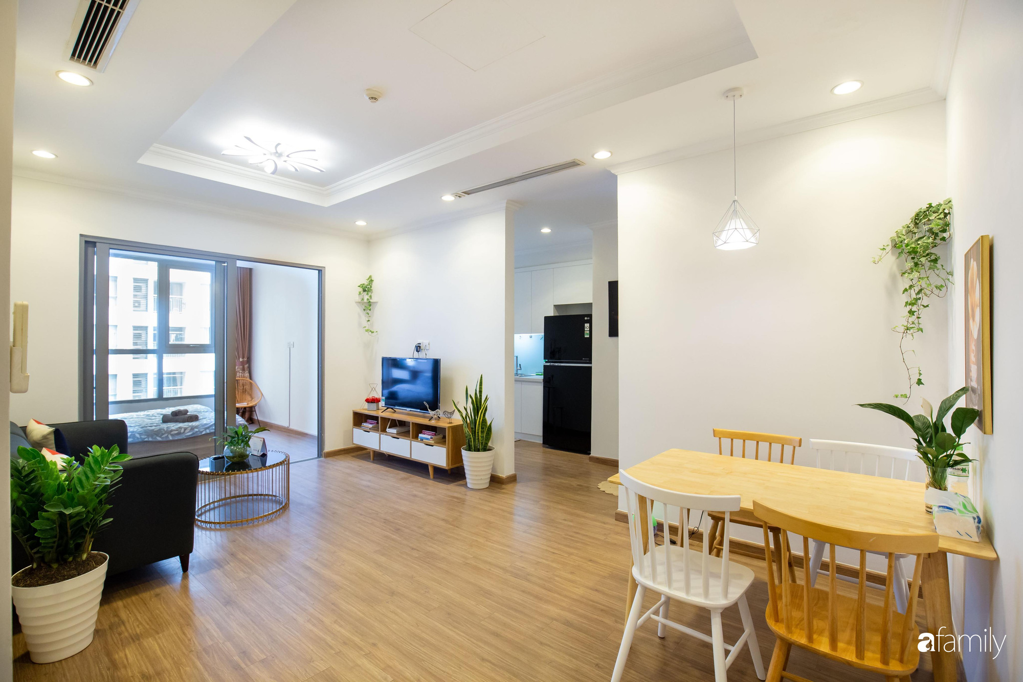 Thiết kế đơn giản với nội thất tiện nghi, căn hộ 53m2 trên tầng cao khiến nhiều người ao ước sở hữu ở Hà Nội - Ảnh 2.