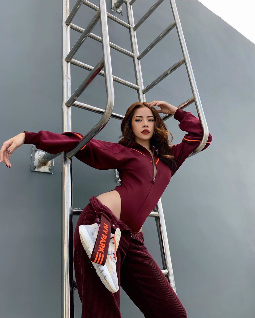 Cùng lên đồ kiểu nửa mặc nửa tụt, Chi Pu và Bảo Anh được khen sexy bá cháy, riêng Thiên Nga lại bị ném đá - Ảnh 2. Cùng lên đồ kiểu nửa mặc nửa tụt, Chi Pu và Bảo Anh được khen sexy bá cháy, riêng Thiên Nga lại bị ném đá - Ảnh 2.
