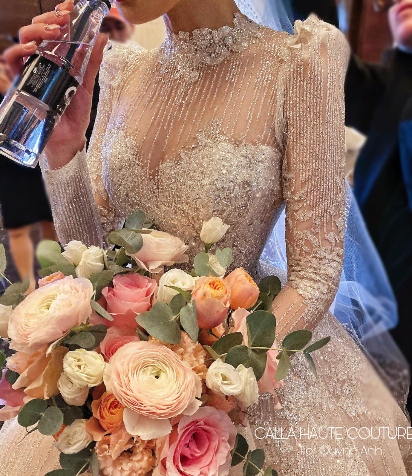 Nhà thiết kế tiết lộ giá váy cưới của vợ Duy Mạnh
