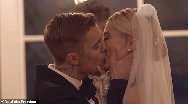 Loạt khoảnh khắc hiếm trong lễ cưới của Justin Bieber - Hailey Baldwin chính thức được tiết lộ, chú rể run tới mức không thể đọc đúng lời thề nguyện - Ảnh 4.