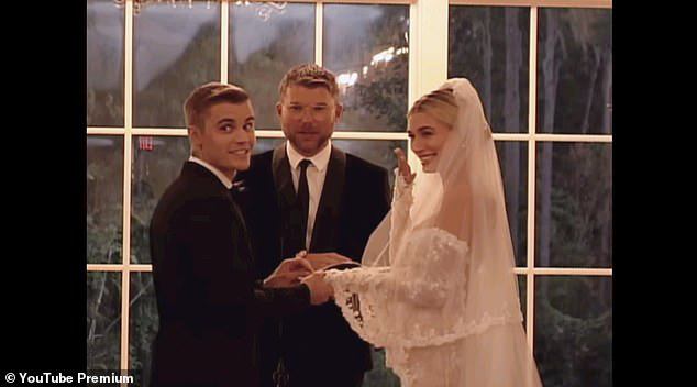 Loạt khoảnh khắc hiếm trong lễ cưới của Justin Bieber - Hailey Baldwin chính thức được tiết lộ, chú rể run tới mức không thể đọc đúng lời thề nguyện - Ảnh 3.