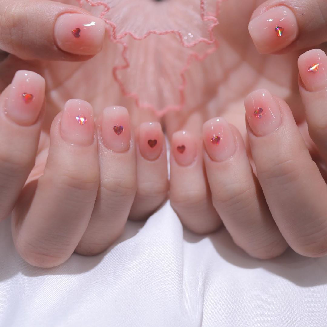 Bật mí những mẫu nail màu hồng thạch hút hồn chị em phụ nữ Diễm Nails