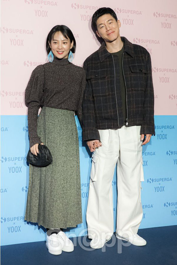 Couple chất nhất Kbiz hẳn là vợ chồng mỹ nhân "Mặt Trăng Ôm Mặt Trời": Thường lên đồ sành điệu cả đôi, khiến ai ngắm cũng muốn yêu và được yêu - Ảnh 5. Couple chất nhất Kbiz hẳn là vợ chồng mỹ nhân "Mặt Trăng Ôm Mặt Trời": Thường lên đồ sành điệu cả đôi, khiến ai ngắm cũng muốn yêu và được yêu - Ảnh 5.