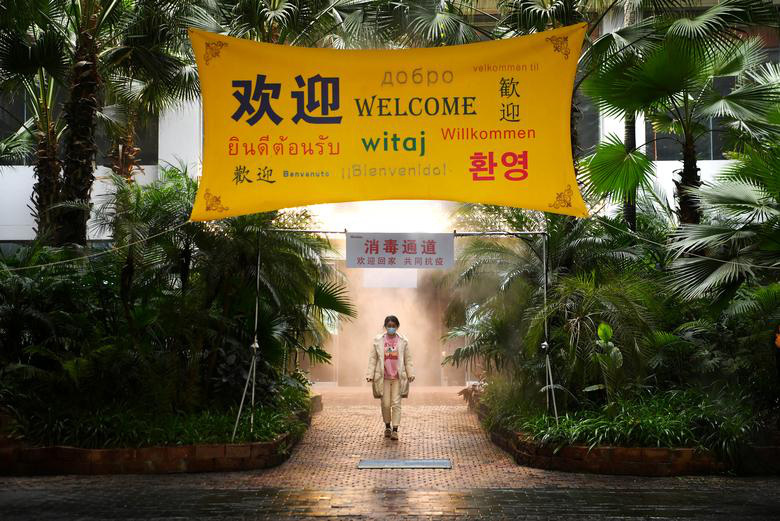 Cảnh tượng hiếm thấy: Hàng triệu người trở lại làm việc nhưng các siêu đô thị Trung Quốc vẫn chìm trong hôn mê vì dịch Covid-19 - Ảnh 19. Cảnh tượng hiếm thấy: Hàng triệu người trở lại làm việc nhưng các siêu đô thị Trung Quốc vẫn chìm trong hôn mê vì dịch Covid-19 - Ảnh 19.