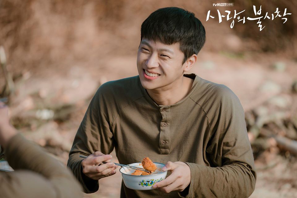 "Soi" profile của F4 Bắc H&agrave;n si&ecirc;u bựa đến từ "Hạ C&aacute;nh Nơi Anh": Người sở hữu ngoại h&igrave;nh cực phẩm kh&ocirc;ng thua k&eacute;m g&igrave; Hyun Bin, kẻ từng "đụng độ" cả Song Joong Ji  - Ảnh 6.