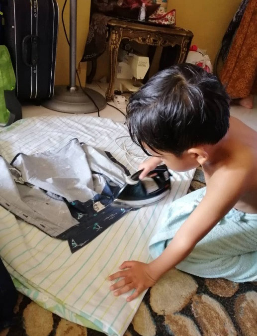Cậu bé 6 tuổi gây sốt mạng xã hội vì thích làm việc nhà hơn tivi, điện thoại - Ảnh 4.
