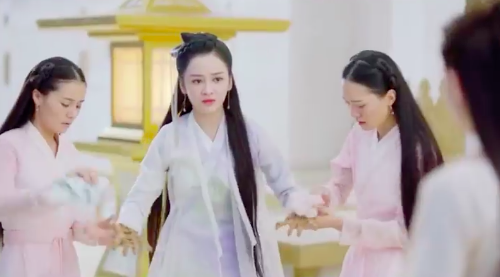 "Tam sinh tam thế Chẩm thượng thư": Hả hê cảnh Phượng Cửu - Địch Lệ Nhiệt Ba đẩy tình địch ngã nhào ê chề - Ảnh 8. "Tam sinh tam thế Chẩm thượng thư": Hả hê cảnh Phượng Cửu - Địch Lệ Nhiệt Ba đẩy tình địch ngã nhào ê chề - Ảnh 8.