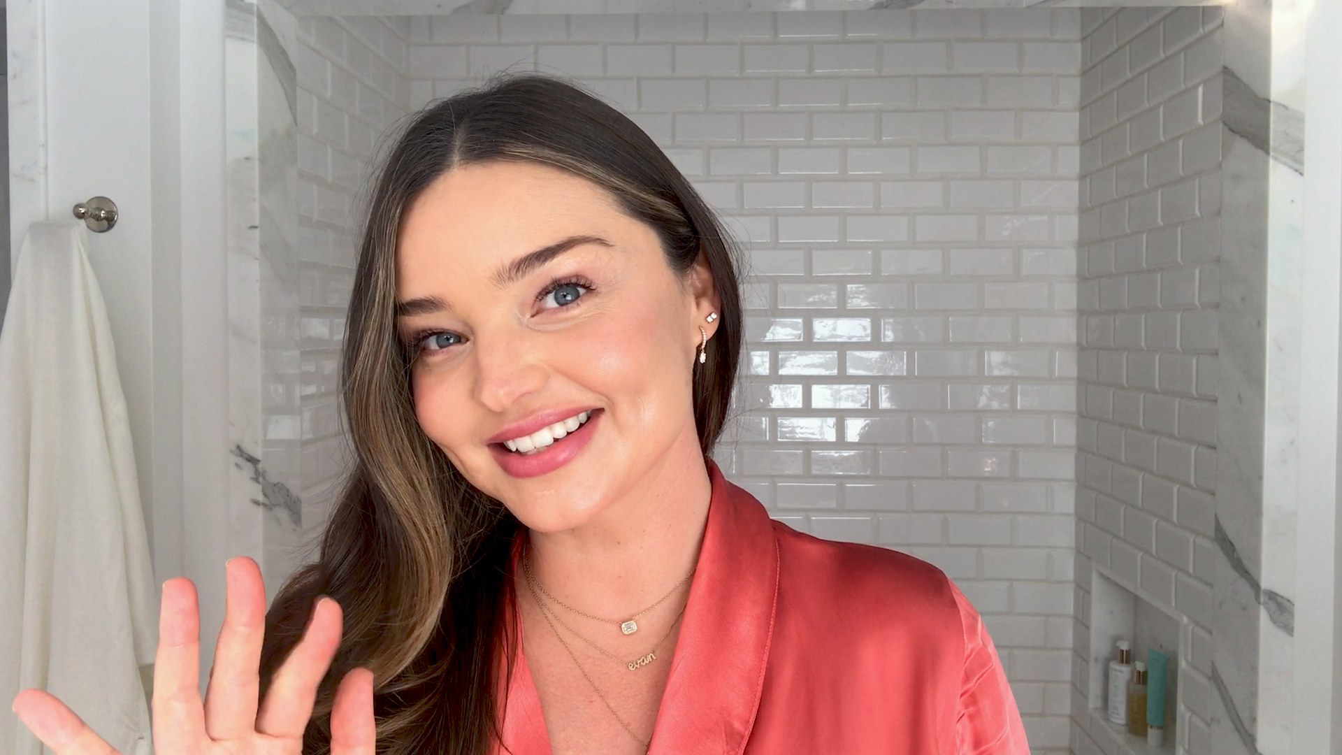 Cựu thiên thần Miranda Kerr và những bí quyết dưỡng da tuyệt đỉnh kể cả khi đã là bà mẹ ba con - Ảnh 2.